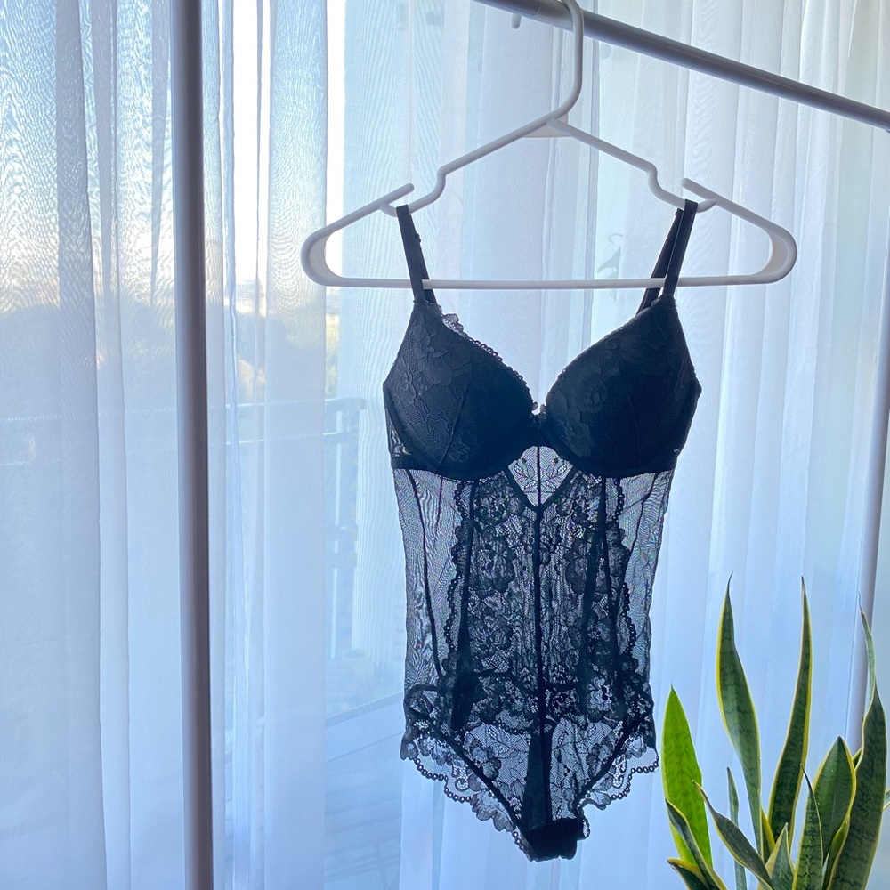 BLACK LACE CORSET BODYSUIT